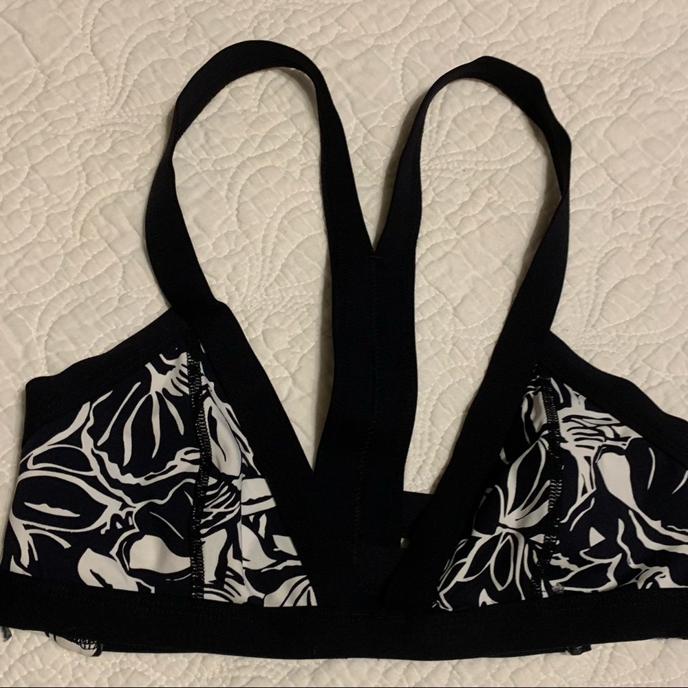 Piha bikini top XS black and white abstract.